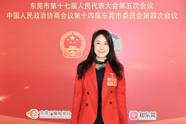 委员王嬿